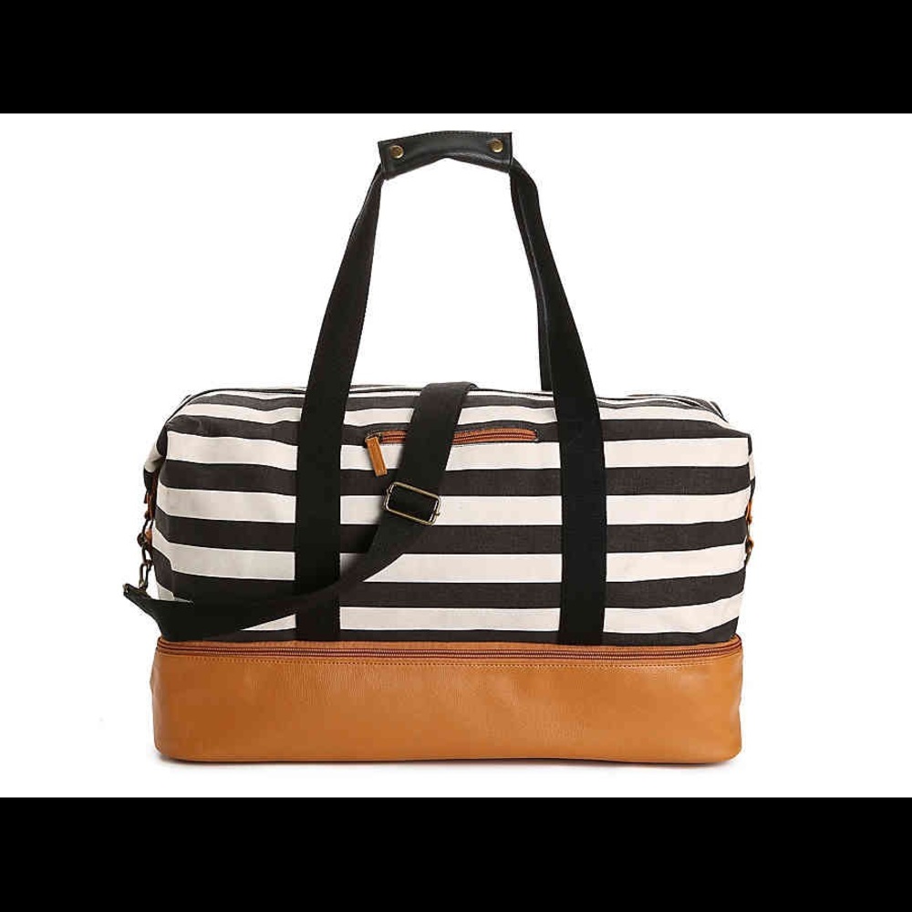 BRAND NEW STRIPED WEEKENDER BAG! ⚫️✨⚪️
